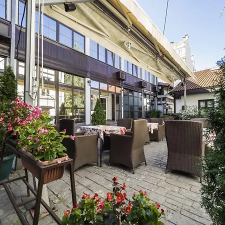 Garni Hotel Le Petit Piaf-3