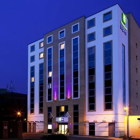 Holiday Inn Express London - Watford Junction By Ihg-3
