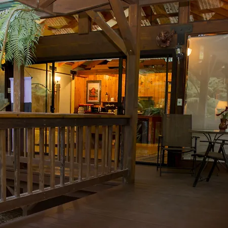 Volcano Village Lodge-2