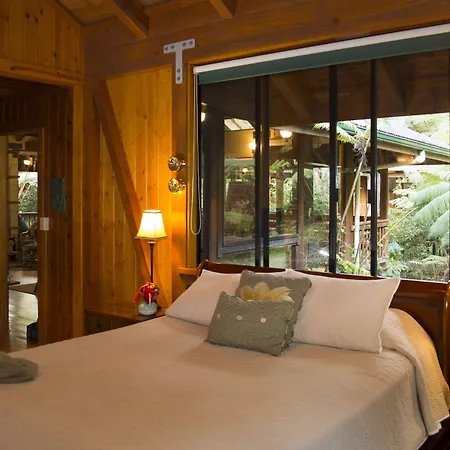 Volcano Village Lodge-3