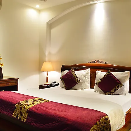 Hotel Emperor Palms-3