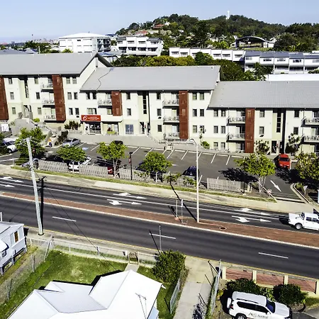 Gladstone Downtown Central Apartment Hotel Official-3