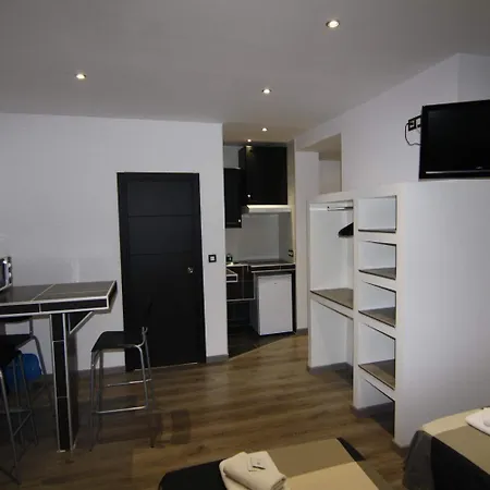 Hostal Mh Fuencarral-2