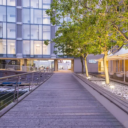Aha Harbour Bridge Hotel & Suites-3