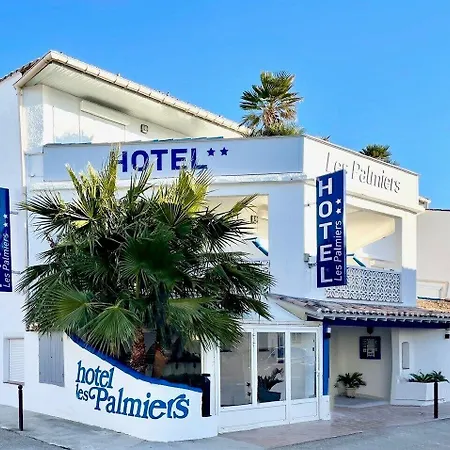 Hotel Les Palmiers En Camargue-2