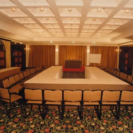 Kamat Lingapur Hotel-3