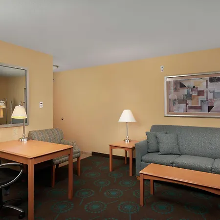 Hampton Inn & Suites Canton-3