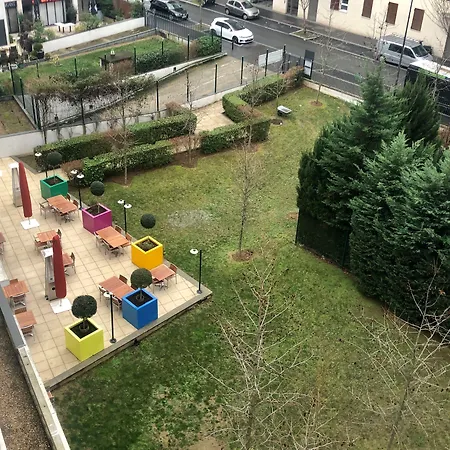 Courtyard By Marriott Paris Saint Denis-3