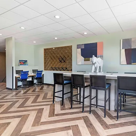 Best Western Plus Landmark Inn-3