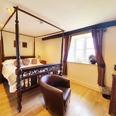 The Old Lodge-3