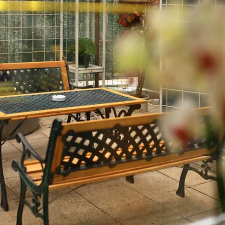 Hotel Golden City Garni-3