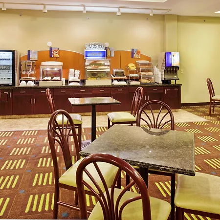 Holiday Inn Express Hotel & Suites St. Charles By Ihg-2