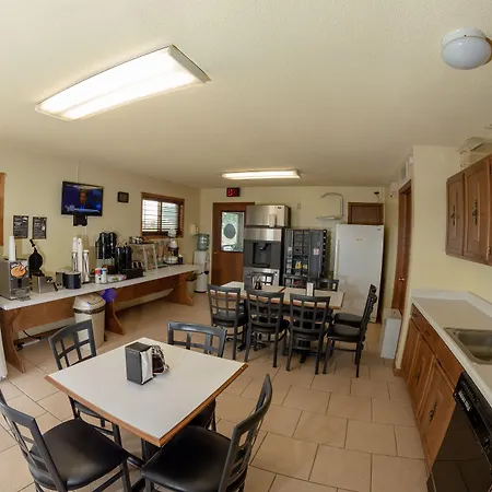 Americas Best Value Inn Chanute-3