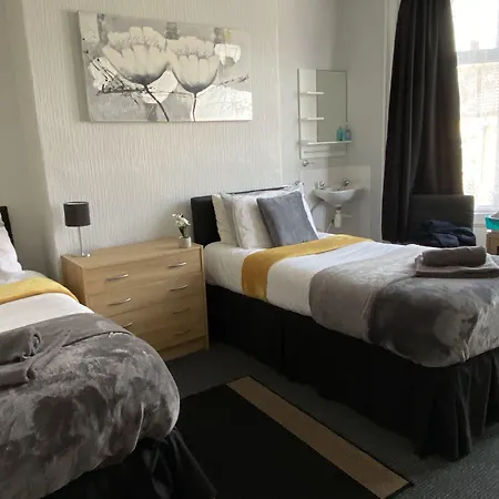 Oyo Tudor Lodge - Redcar Beach-2