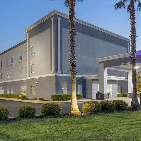 Best Western Plus Brunswick Inn & Suites-3