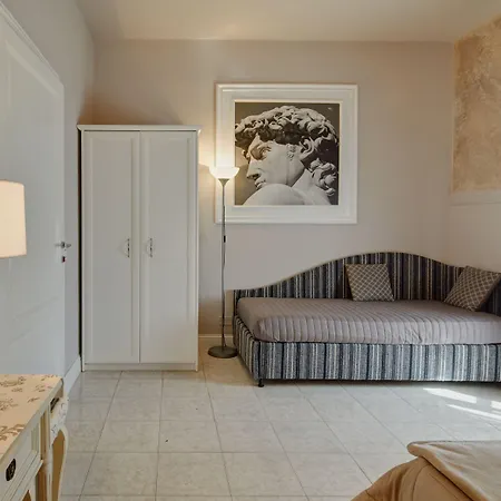 Leone X Guest House-3