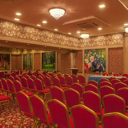 Royal Court-2