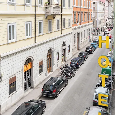 Hotel Italia-2