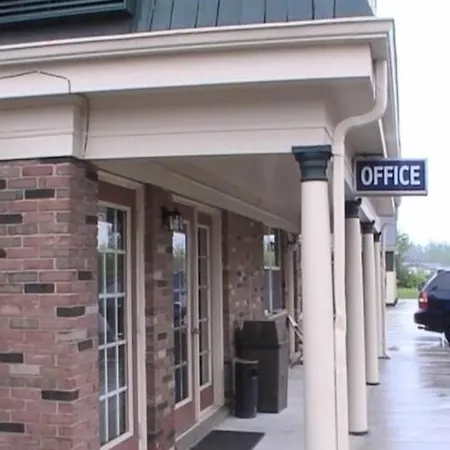 Hometown Inn Galion-3