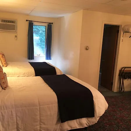 Cedar Motor Inn-3
