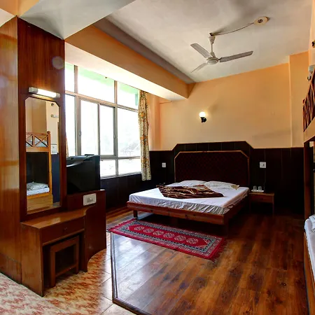 Hotel Yak-3