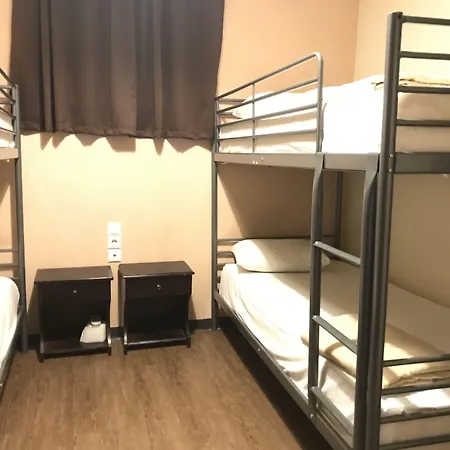 Pella Inn Hostel-2