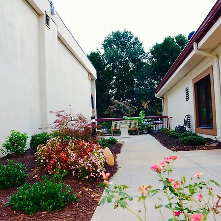 Red Roof Inn & Suites Commerce - Athens-3