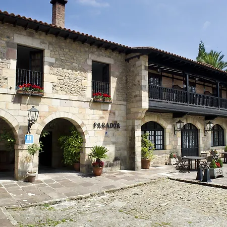 Parador De Santillana Altamira-3