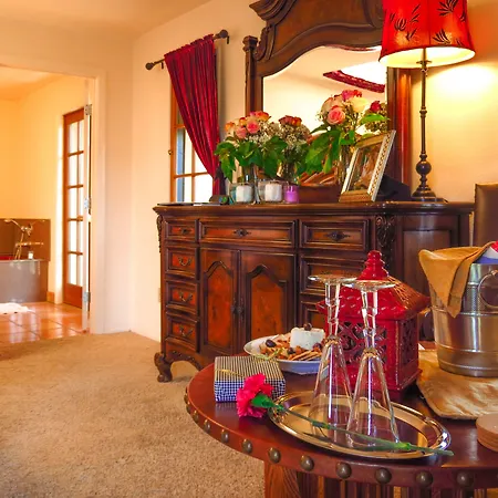 Topanga Canyon Inn Bed And Breakfast-3