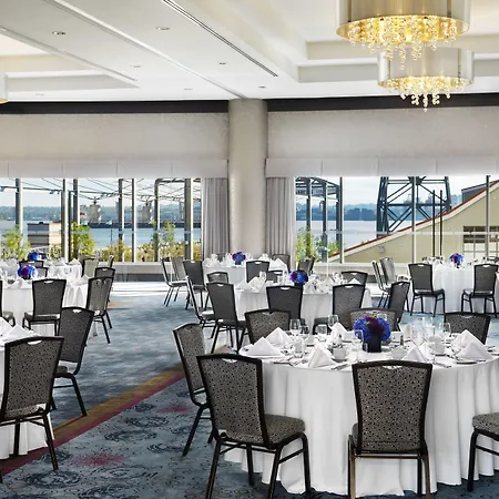 Pinnacle Hotel At The Pier-3
