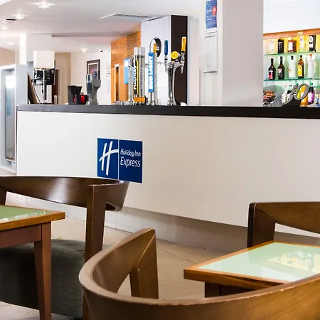 Holiday Inn Express Tamworth By Ihg-3