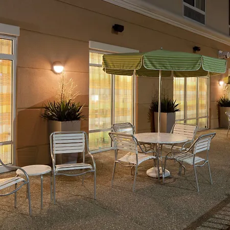 Fairfield Inn & Suites Lewisburg-2