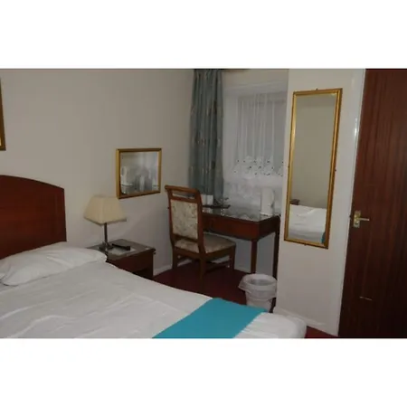 Wimblehurst Hotel-2