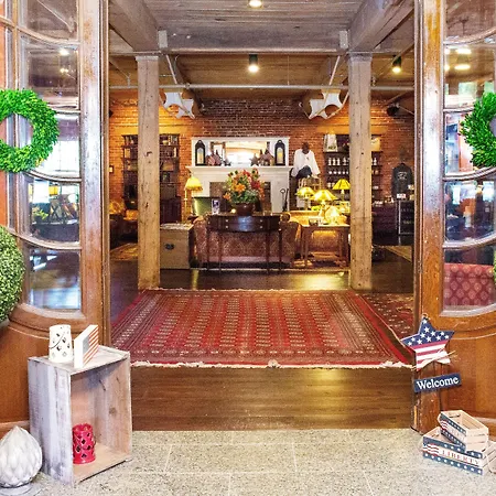 The Common Man Inn & Restaurant-2