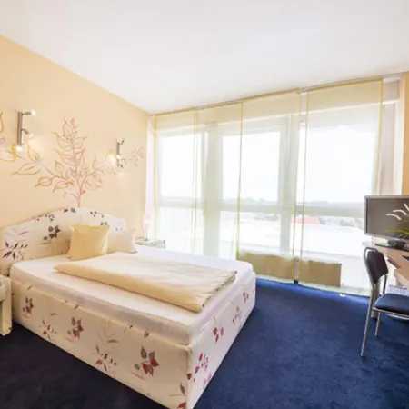 Europa Hotel Garni Free Parking-3