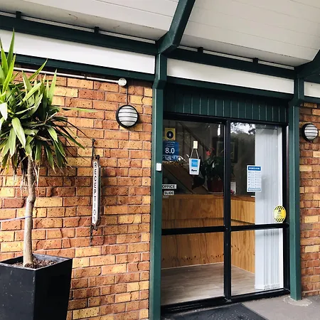 Tudor Court Motor Lodge-2