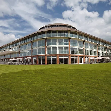 Lingfield Park Marriott Hotel & Country Club-2