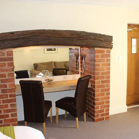 The Limes Country Lodge Hotel & Admiral Restaurant-3
