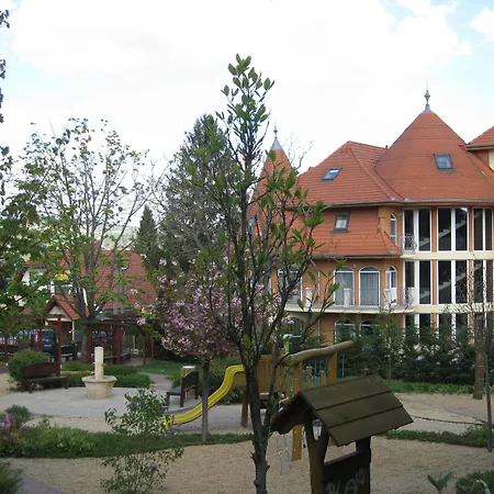 Sante Heviz-3
