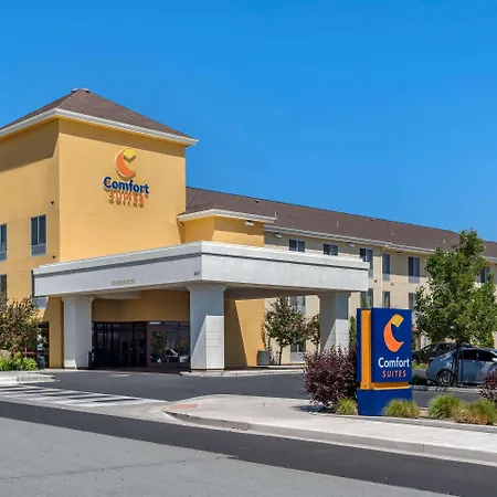 Comfort Suites Fernley-2