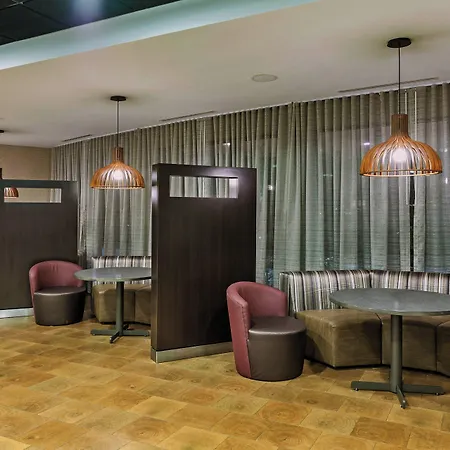 Courtyard By Marriott Tulsa Woodland Hills-3