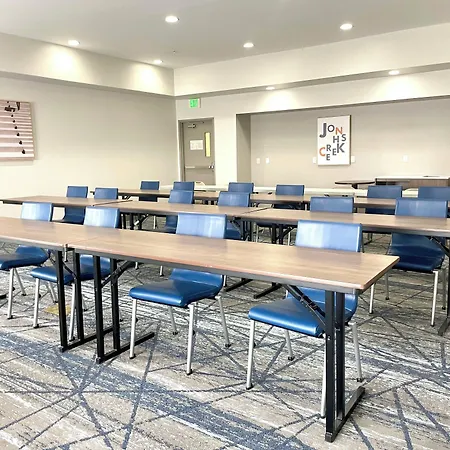 Holiday Inn Express & Suites North-3