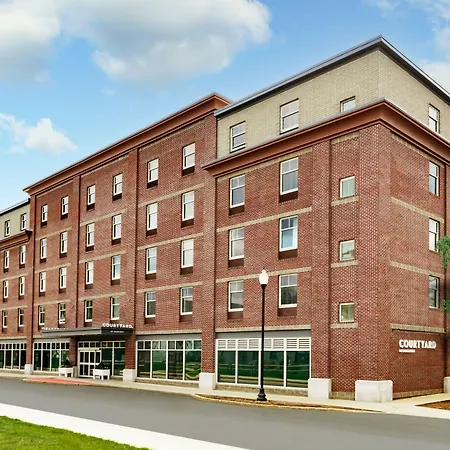 Courtyard Keene Downtown-2