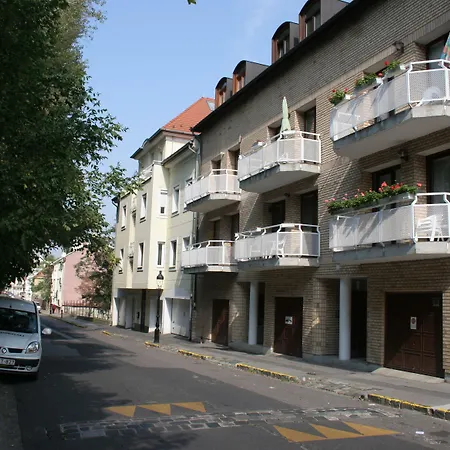 Budavar Bed And Breakfast-2