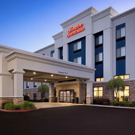 Hampton Inn & Suites Manteca-2