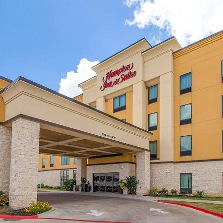 Hampton Inn & Suites Bastrop-3
