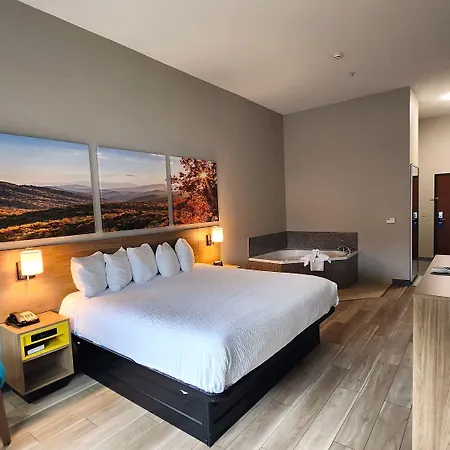 Days Inn & Suites By Wyndham Russellville-3