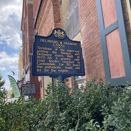 Wayne Inn-3