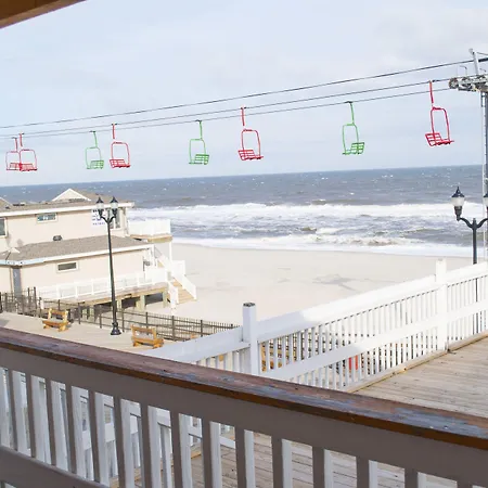 Boardwalk Hotel Charlee & Apartments Beach Hotel Oceanfront-3
