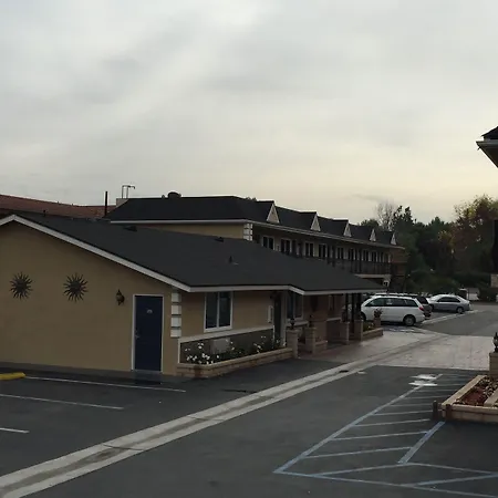 Walnut Inn & Suites West Covina-2